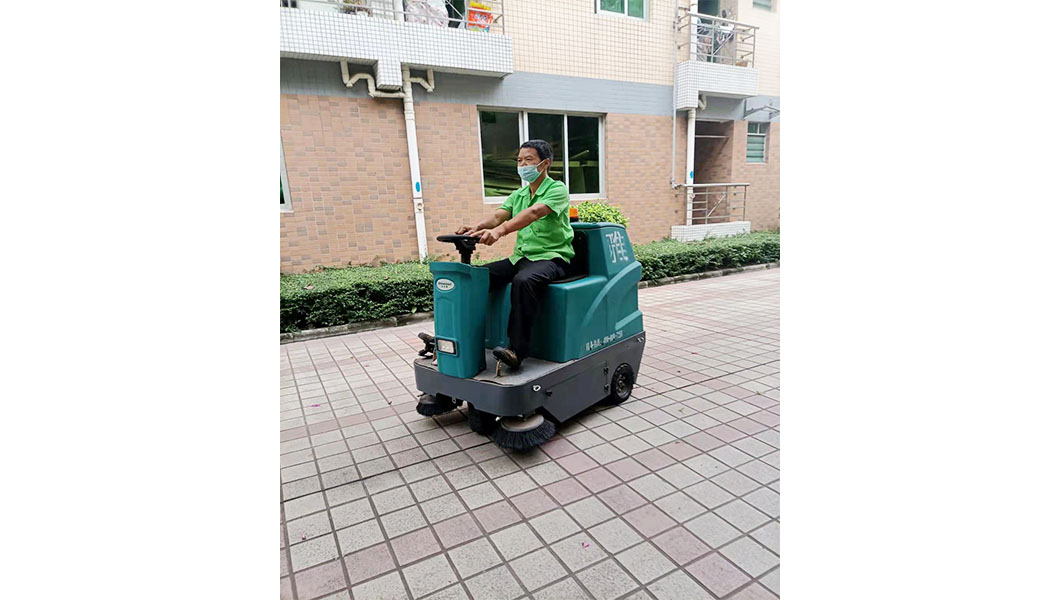 駕駛式掃地機清潔保潔
